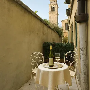 calle-de-le-pazienze-apartments.hotelinveneto.com/